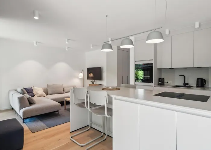2 Bedroom Stunning In * Tossens
